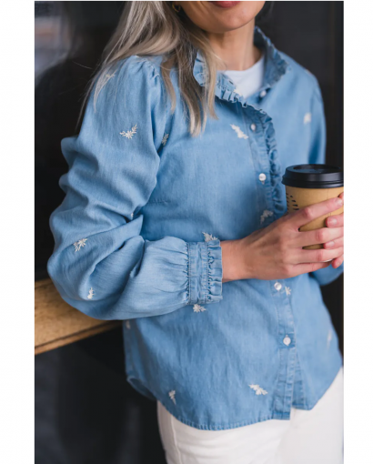 Pernille shirt EMB - Light blue wash