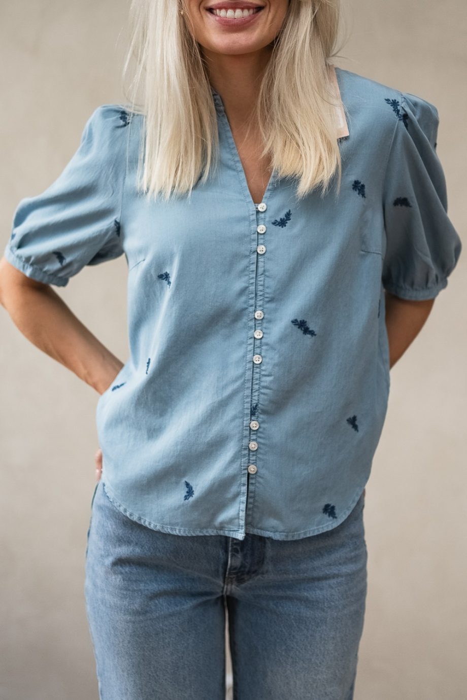 Pernille 2/4 shirt EMB  - Light blue