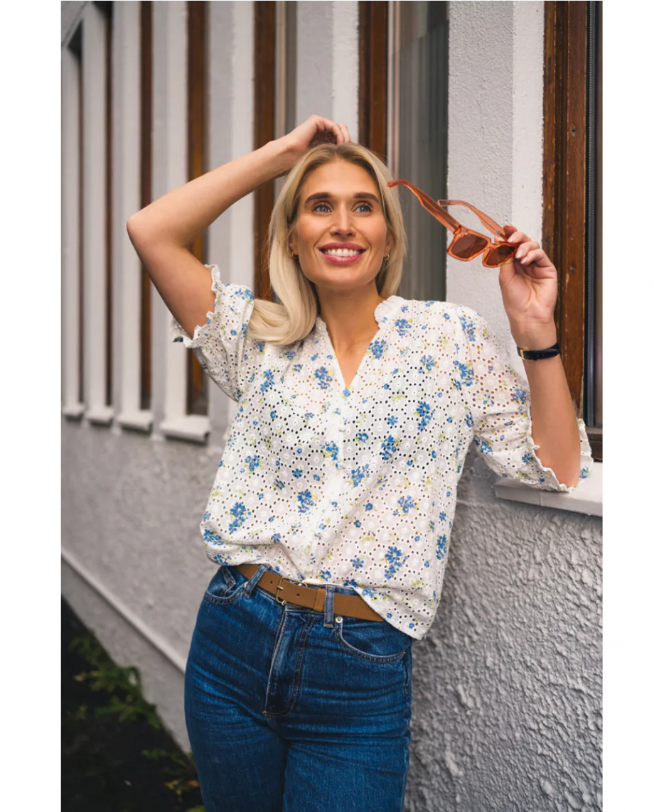Eivor 2/4 shirt AOP - F blue flowers