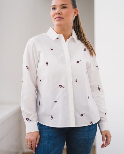 Maja shirt EMB - White/Flower