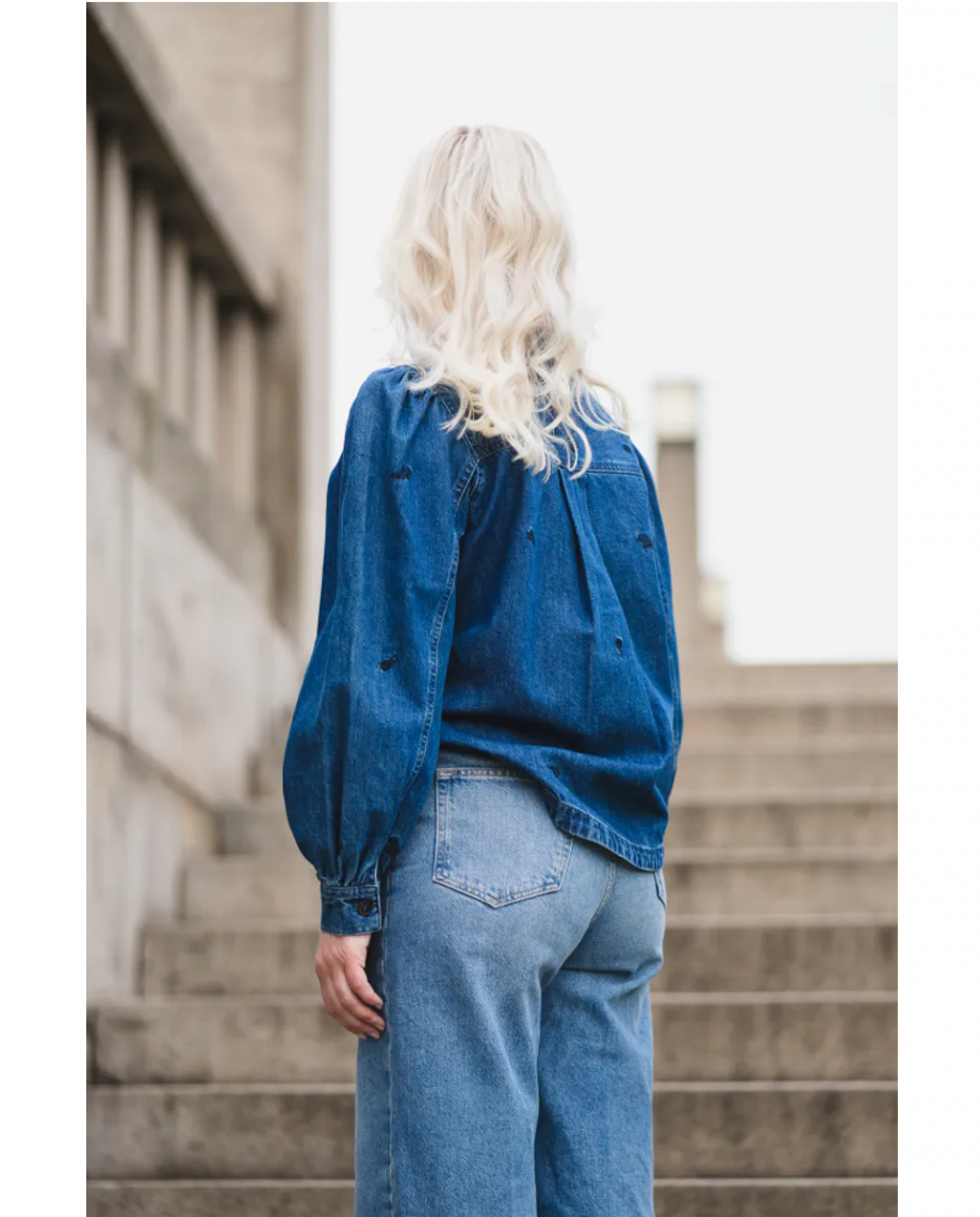 Frida shirt EMB - Blue wash/flowers