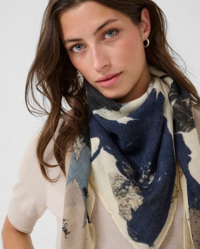 Felisia scarf - Dark navy leaf print