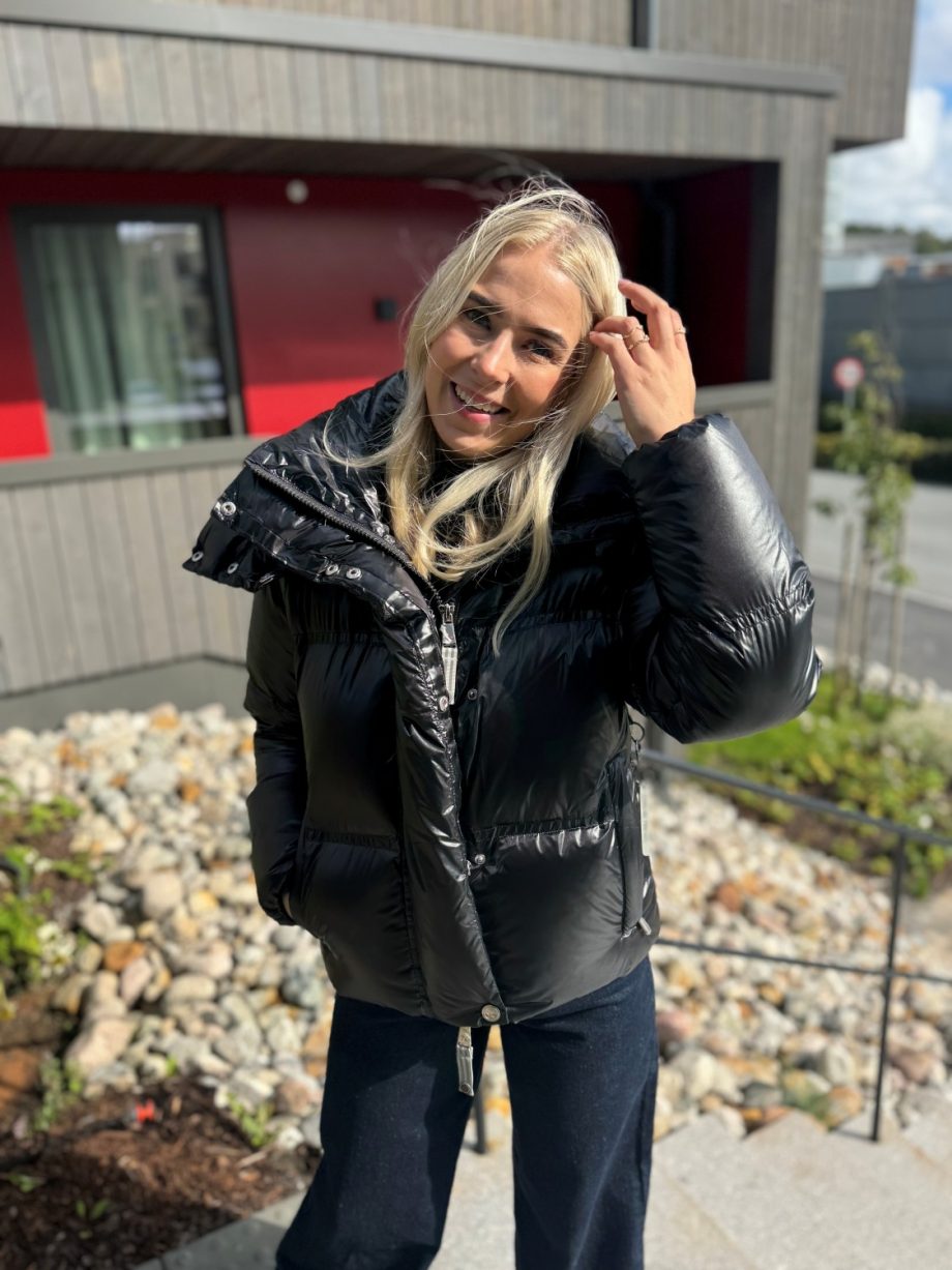 Debbie - Black