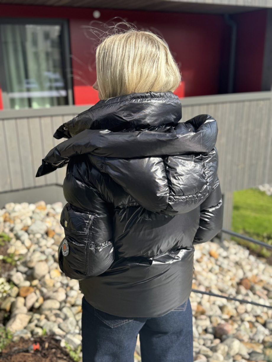 Debbie - Black