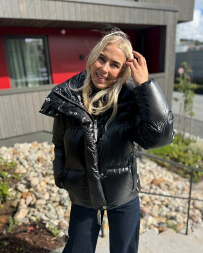 Debbie - Black