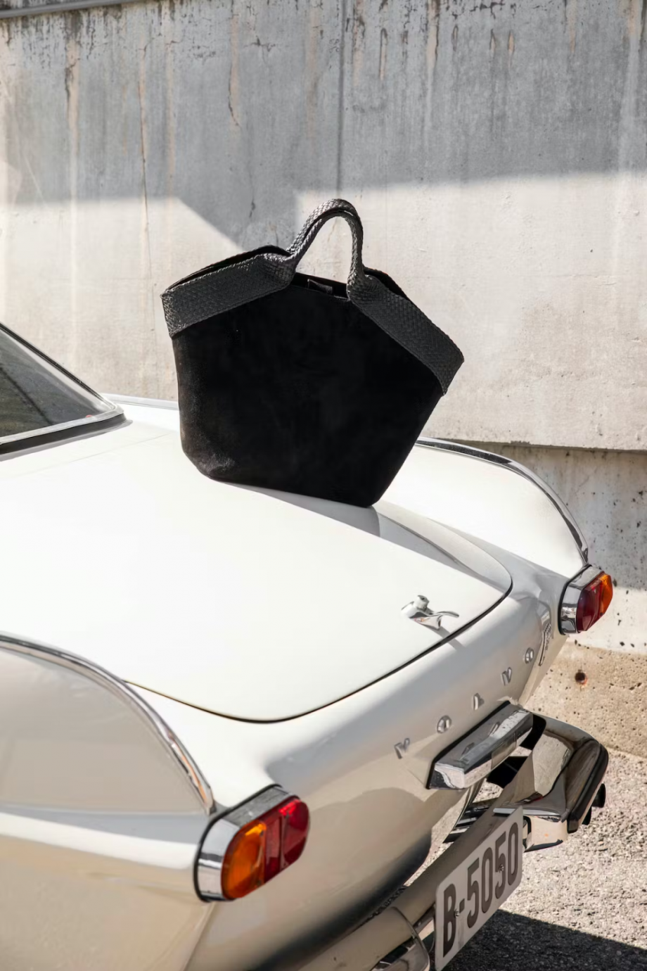 Aura Bag L - Black Suede