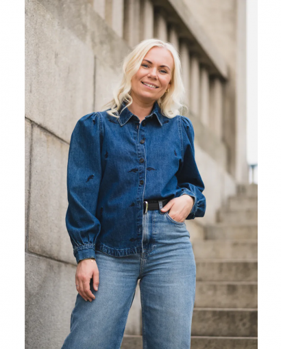 Frida shirt EMB - Blue wash/flowers